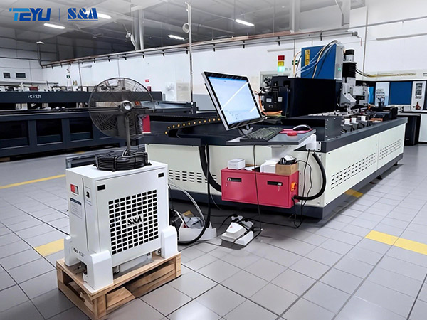 Промышленный чиллер CW-6000 для систем лазерной пескоструйной обработки с использованием CO2-лазера. Промышленный чиллер CW-6000 для систем лазерной пескоструйной обработки с использованием CO2-лазера.