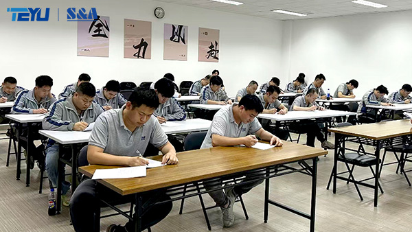 Точность, лежащая в основе каждого чиллера TEYU: мастерство, обучение и приверженность качеству