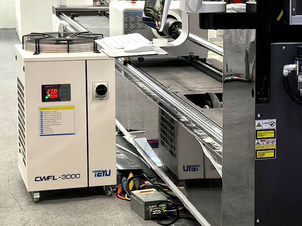 Выбор подходящего промышленного чиллера для волоконного лазерного резака мощностью 3 кВт